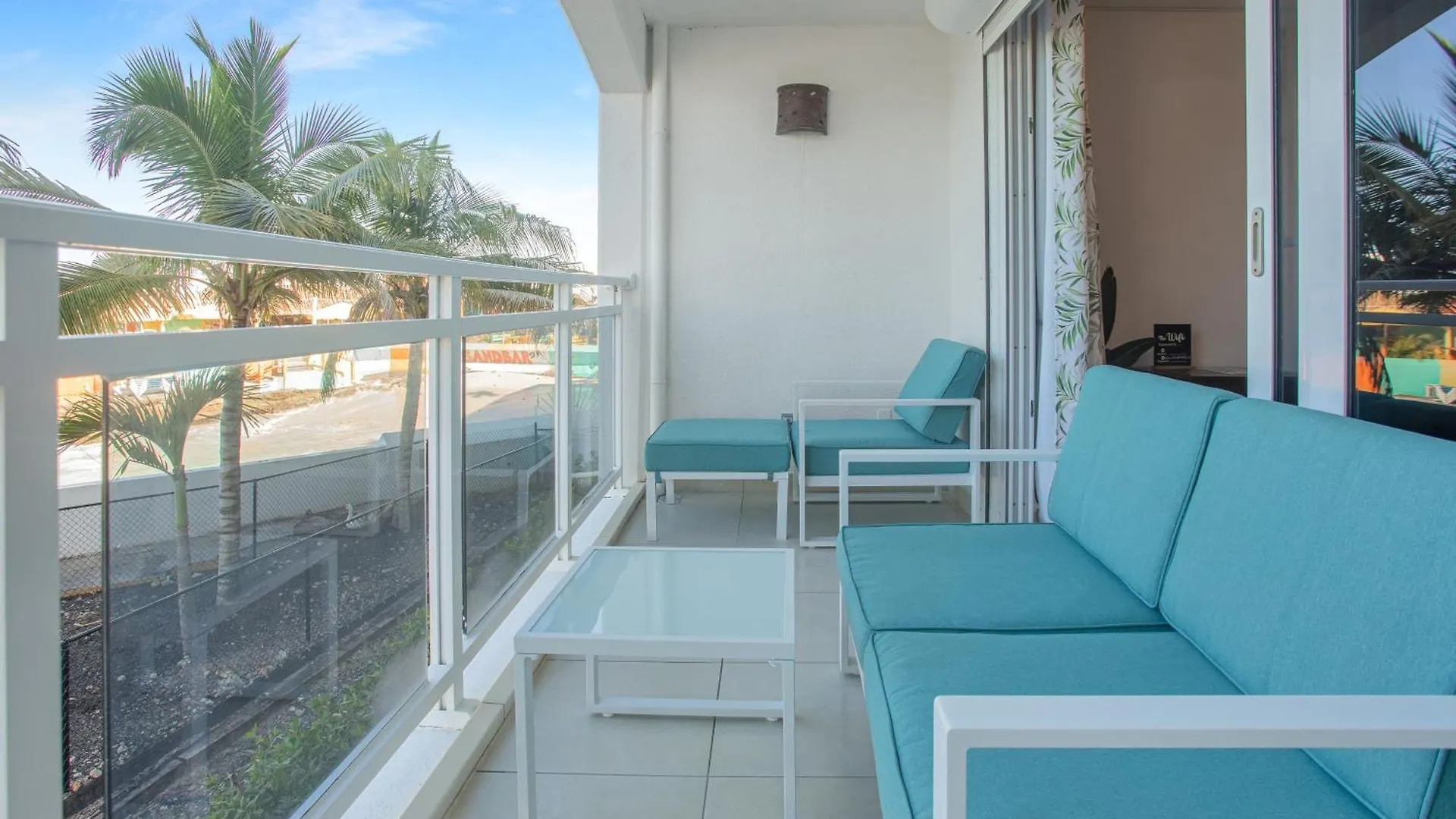 Maho Beach House - Spacious 2 Bedroom - Ocean View