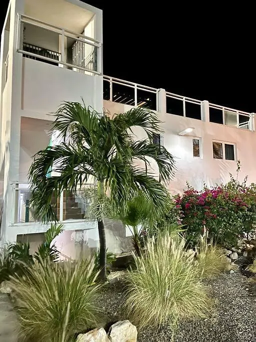 Maho Beach House - Spacious 2 Bedroom - Ocean View شقة