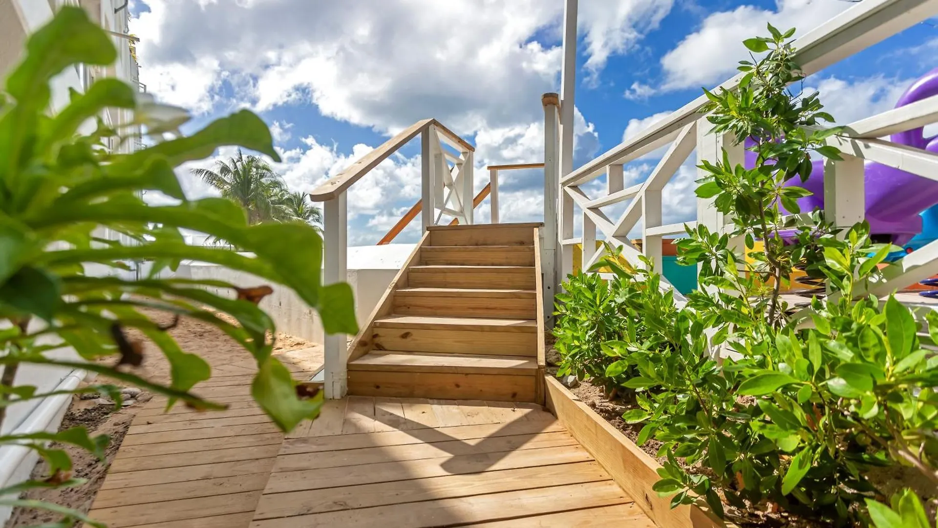 Maho Beach House - Spacious 2 Bedroom - Ocean View شقة